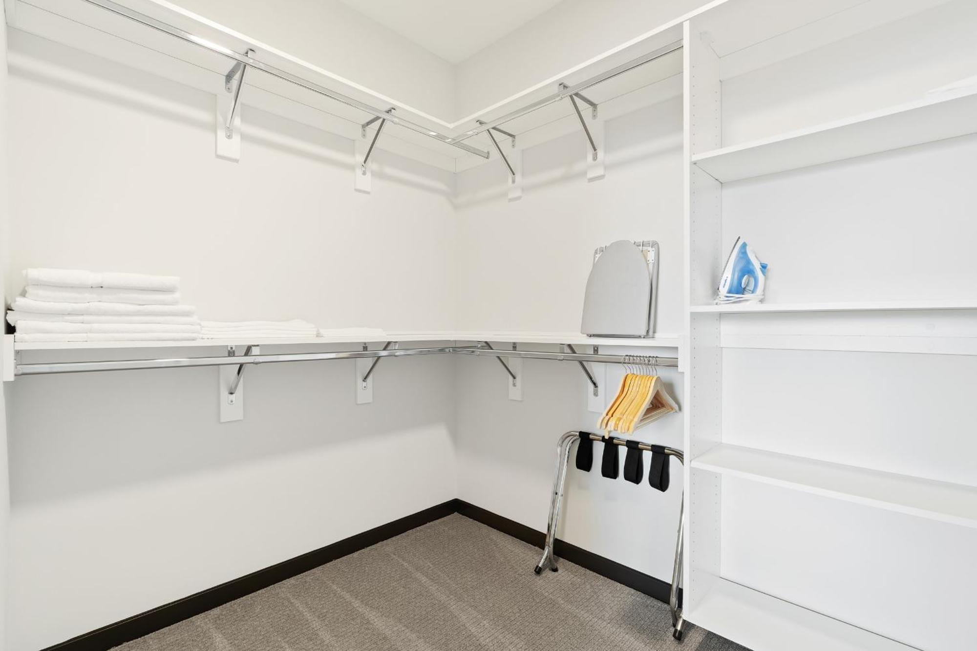 Cozysuites On Mass With Garage Parking #4 印第安納波利斯 外观 照片